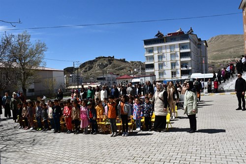 Kaymakamımız Sayın Nurhalil ÖZÇELİK, 61. Kütüphane Haftası Kutlama Programına Katıldı.