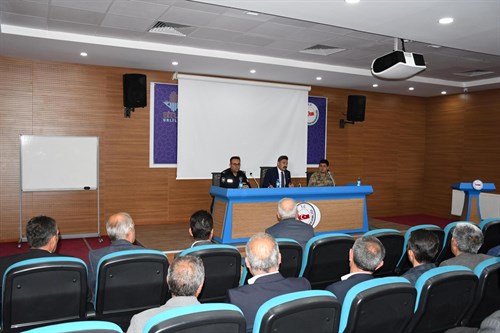 Kaymakamımız Sayın Nurhalil ÖZÇELİK başkanlığında, köy ve mahalle muhtarlarımız ile İstişare Toplantısı gerçekleştirildi. 