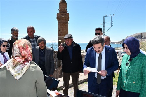 Kaymakamımız Sayın Nurhalil ÖZÇELİK Kanser Taraması Standını ziyaret etti.